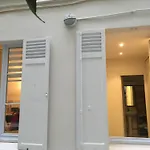 Appartement Entier Aux Abbesses - Montmartre - Flat In Montmartre