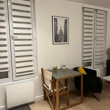 Entier Aux Abbesses - Montmartre - Flat In Montmartre Apartment *