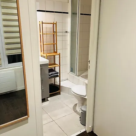 Entier Aux Abbesses - Montmartre - Flat In Montmartre Paris
